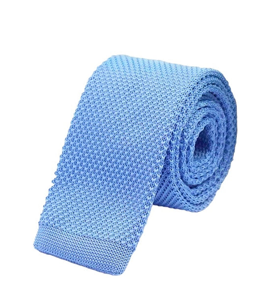 cravate tricotée bleu ciel